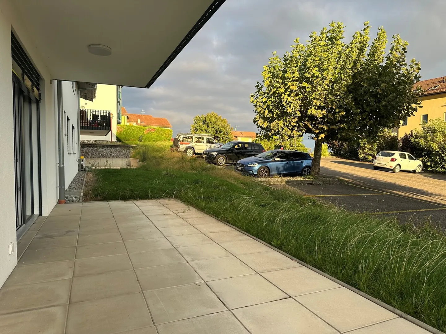 Appartement Charmant avec Vue Lac - Photo 2 sur 5