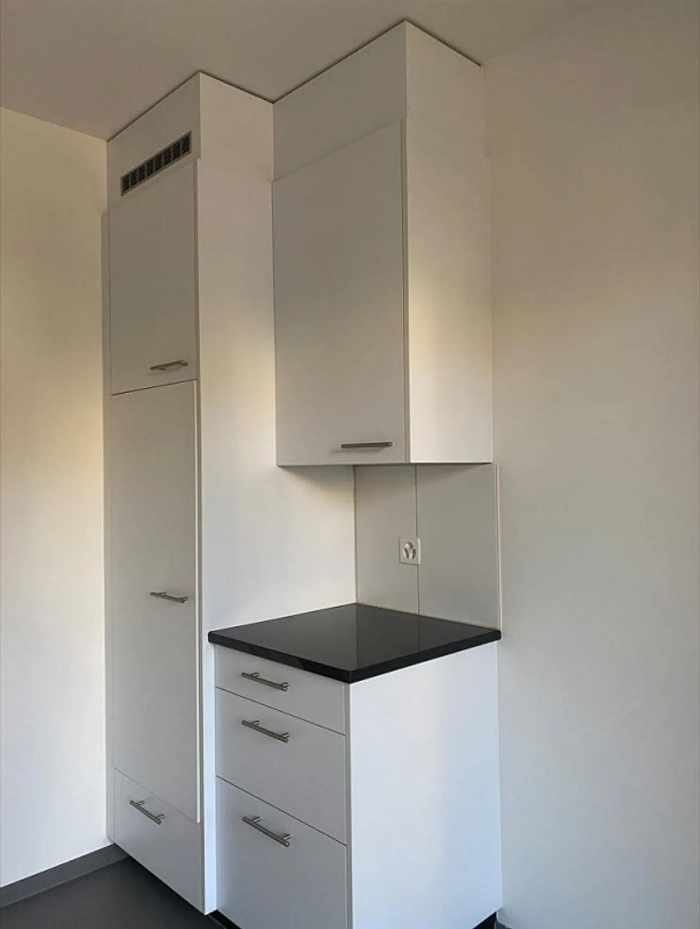 Appartement lumineux et spacieux de 3.0 pièces dans un emplacement central à Allschwil - Photo 3 sur 11