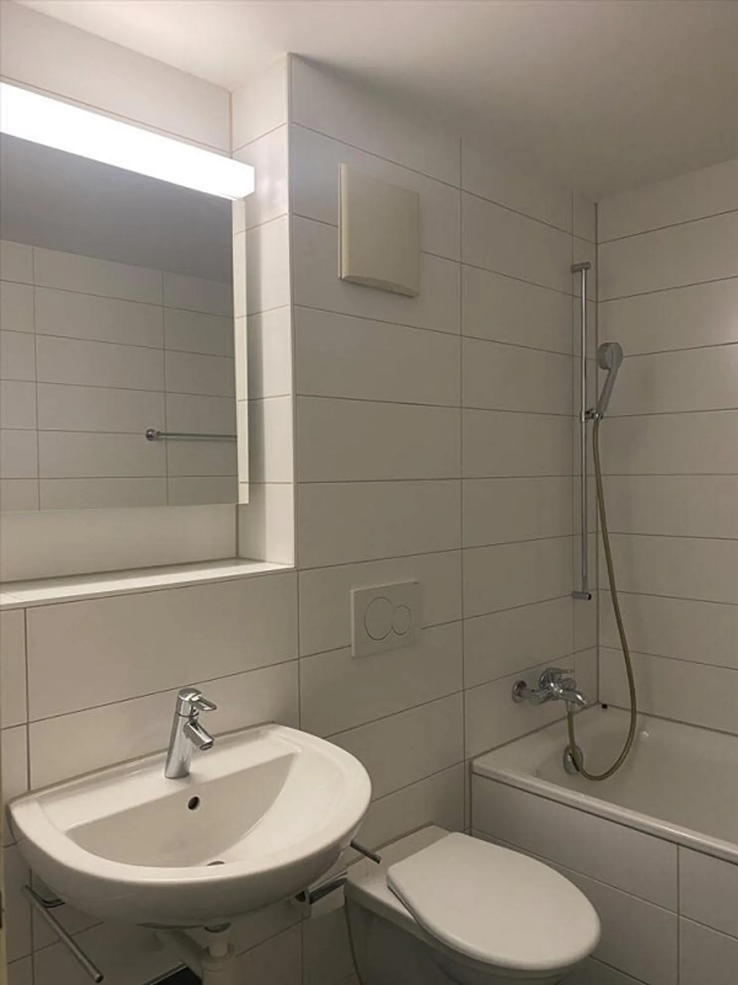 Appartement lumineux et spacieux de 3.0 pièces dans un emplacement central à Allschwil - Photo 4 sur 11