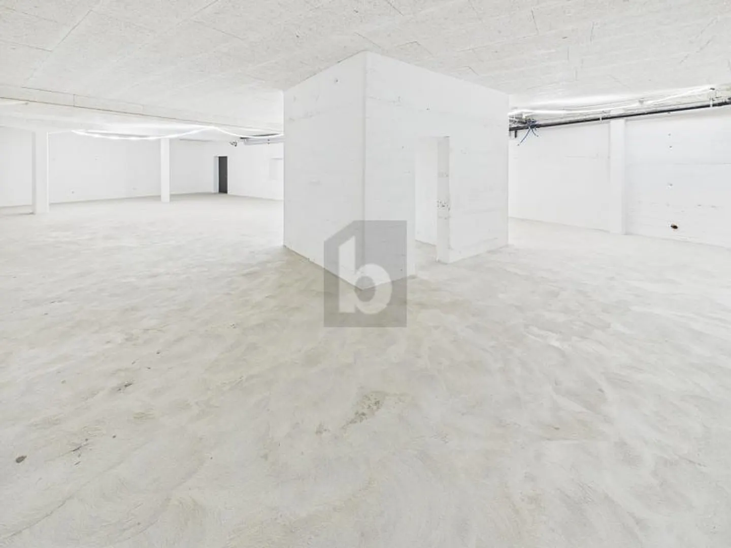 SPACIOUS AND WELL-MAINTAINED - Photo 2 of 4