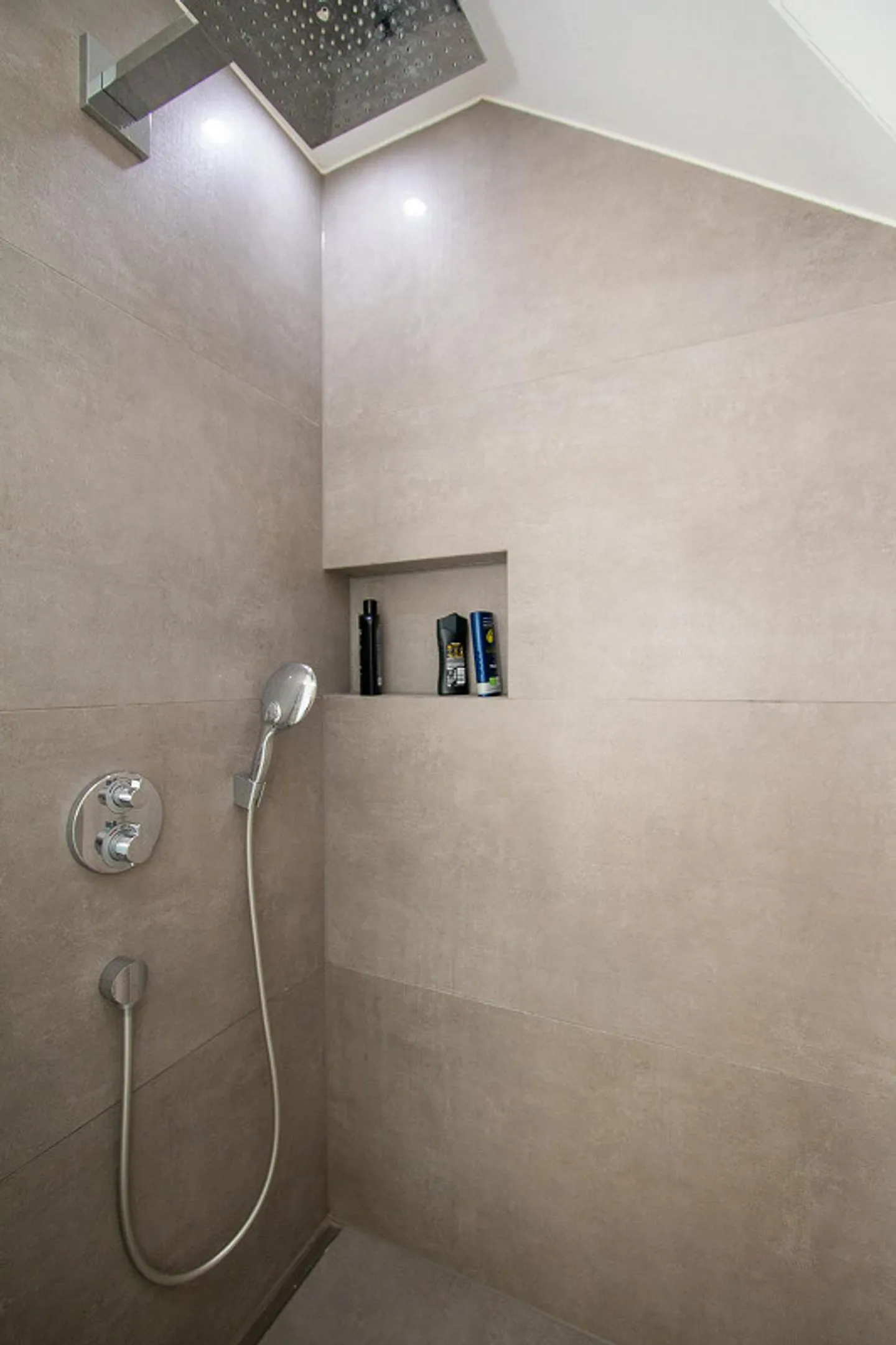 Grande maison individuelle de 8½ pièces dans un emplacement central - Photo 11 sur 30