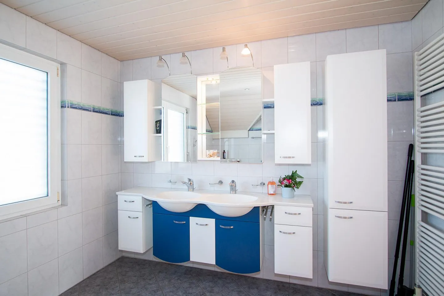 Grande maison individuelle de 8½ pièces dans un emplacement central - Photo 13 sur 30