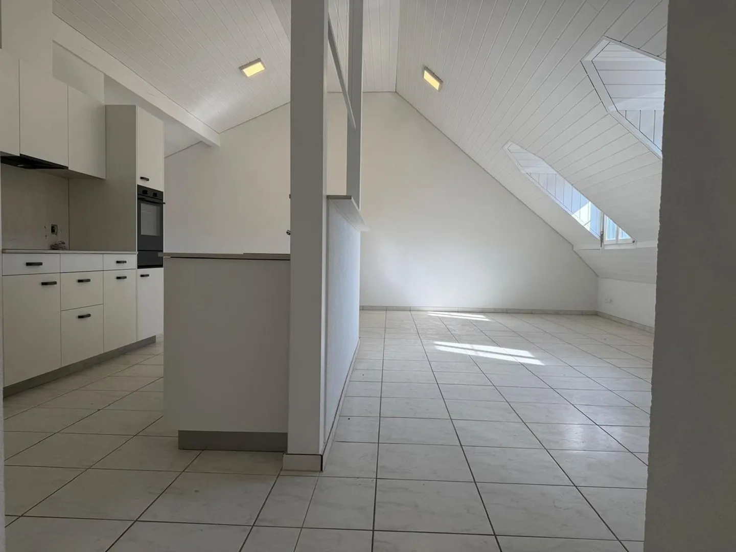 Geräumige Dachwohnung in Frenkendorf - Foto 1 von 13