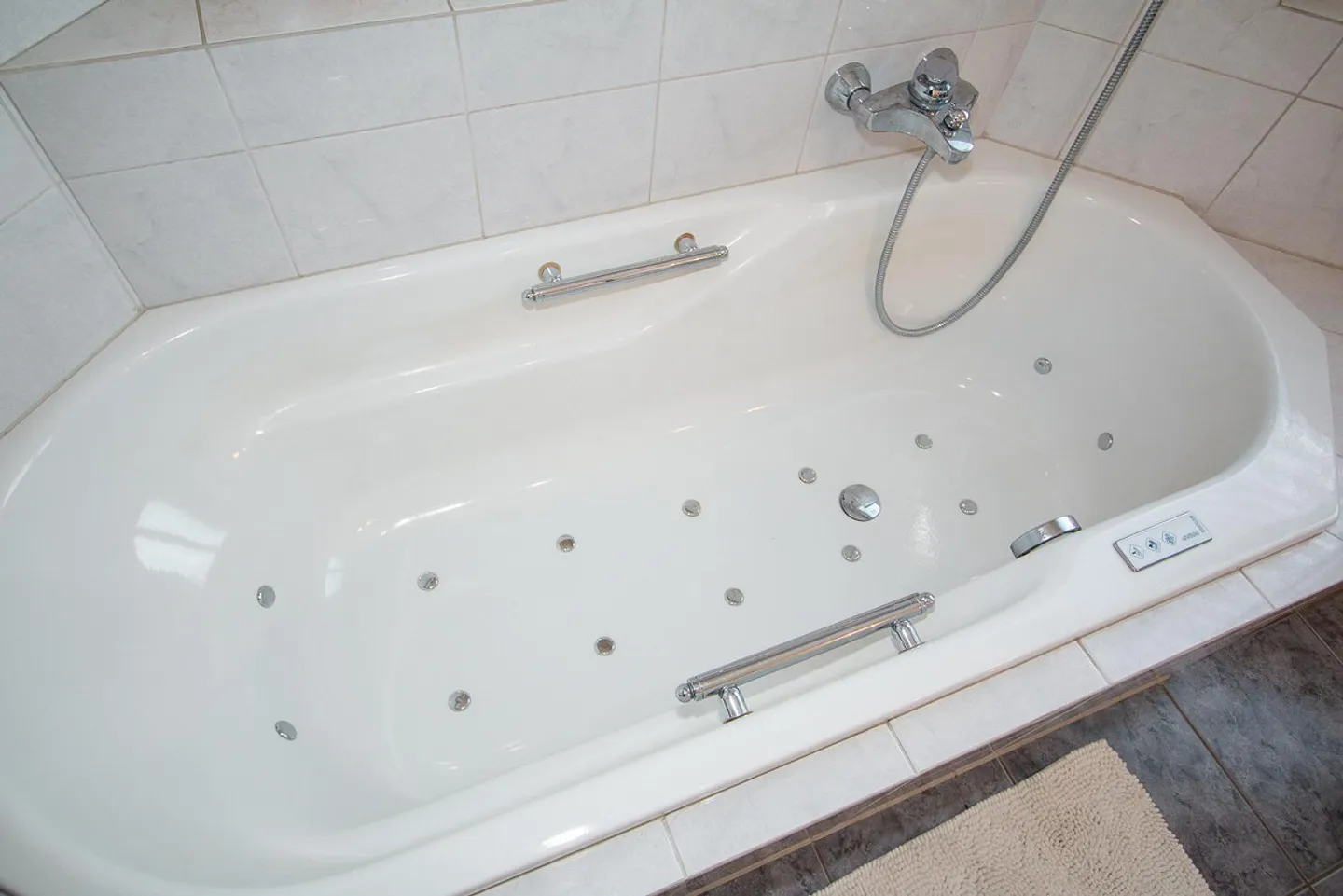 Grande maison individuelle de 8½ pièces dans un emplacement central - Photo 15 sur 30