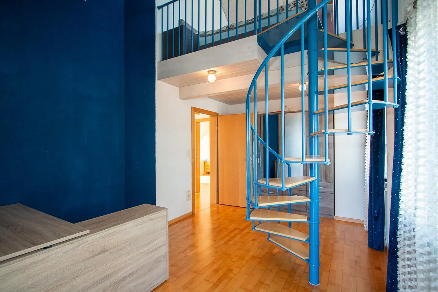 Grande maison individuelle de 8½ pièces dans un emplacement central - Photo 21 sur 30