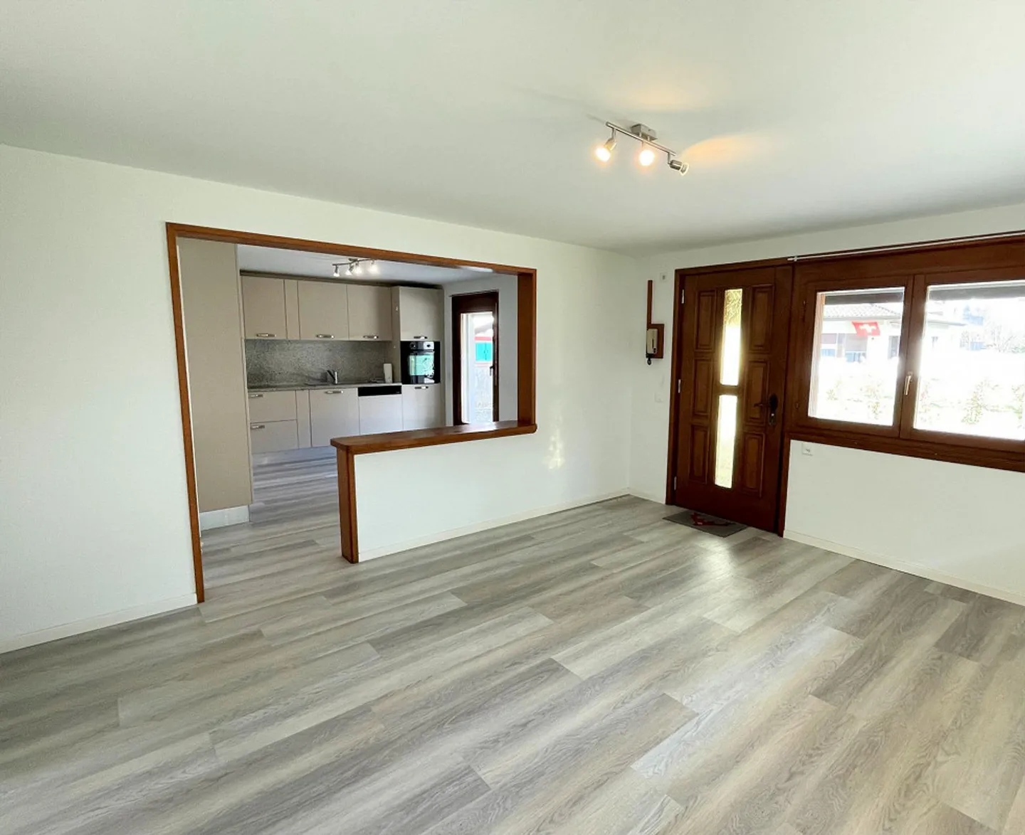 Semi-detached house with swimming pool, large terrace and beautiful garden - Photo 15 of 18