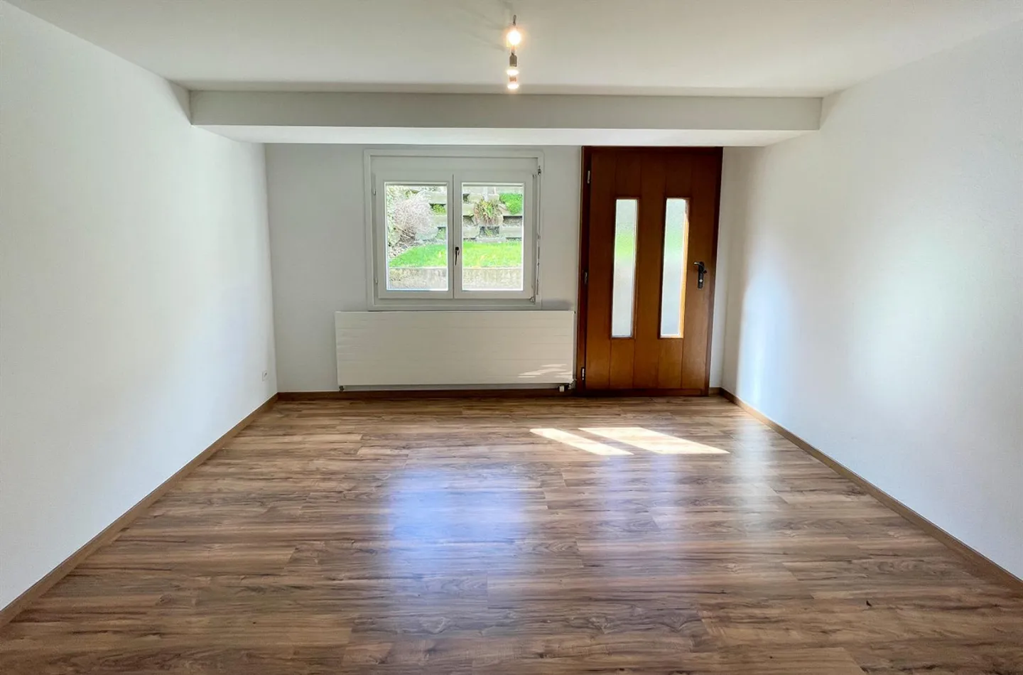 Semi-detached house with swimming pool, large terrace and beautiful garden - Photo 17 of 18