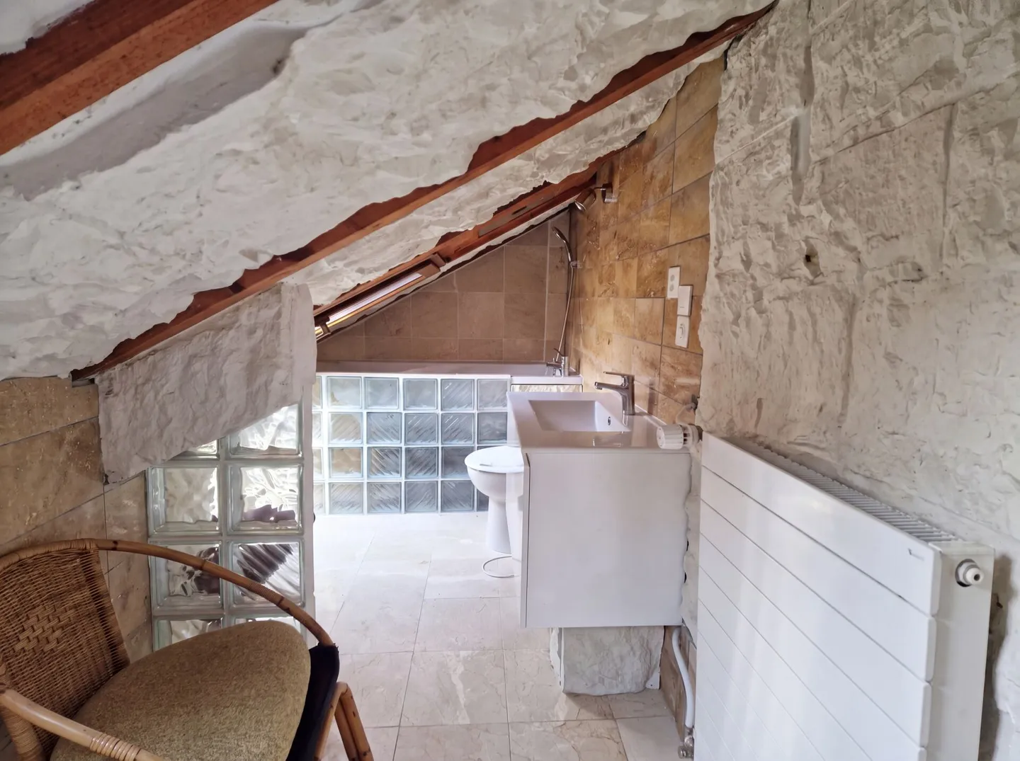 Well-kept 4-room attic apartment with fireplace - Brüggstrasse 74, Biel - Photo 6 of 6