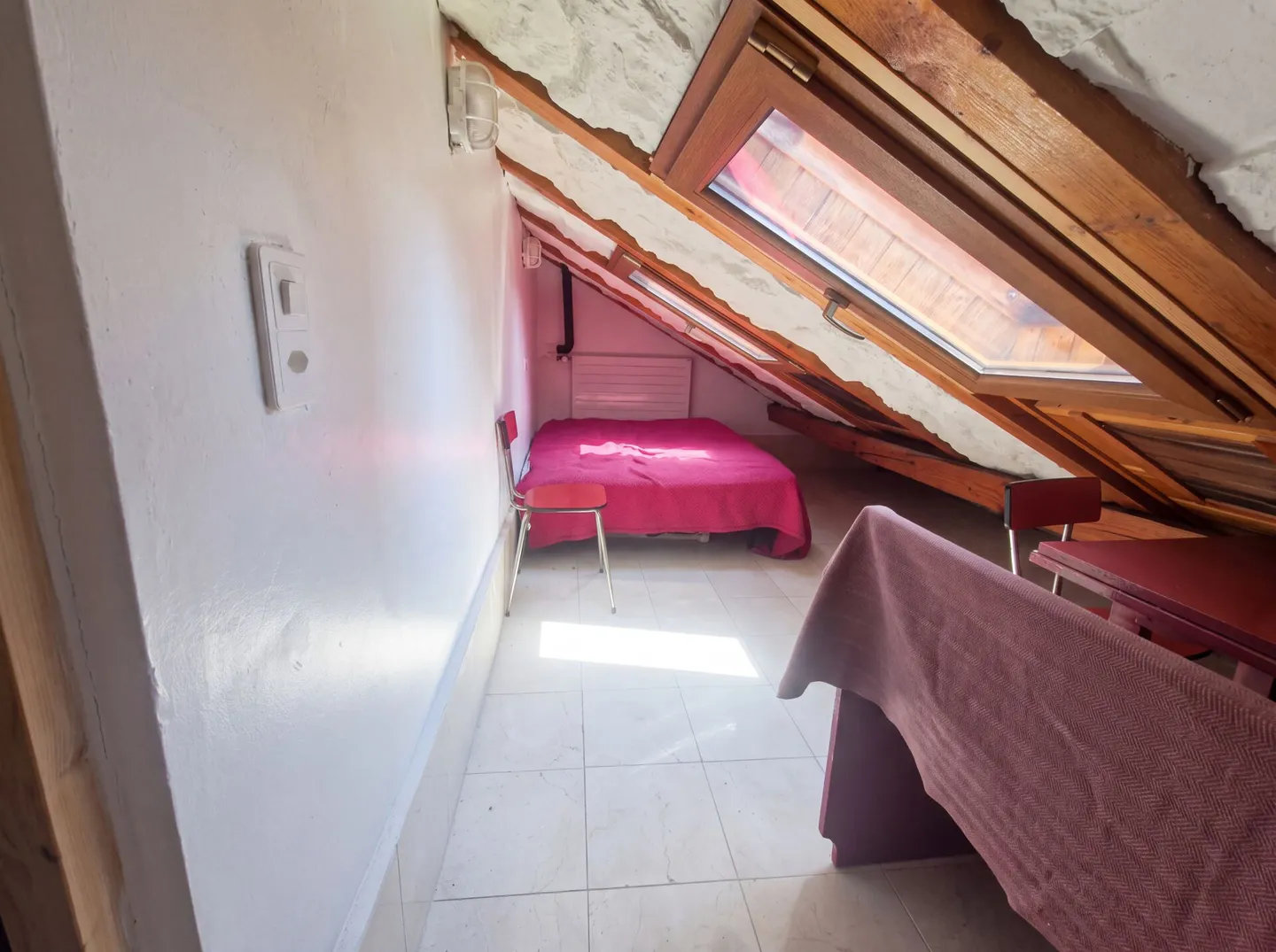 Well-kept 4-room attic apartment with fireplace - Brüggstrasse 74, Biel - Photo 2 of 6