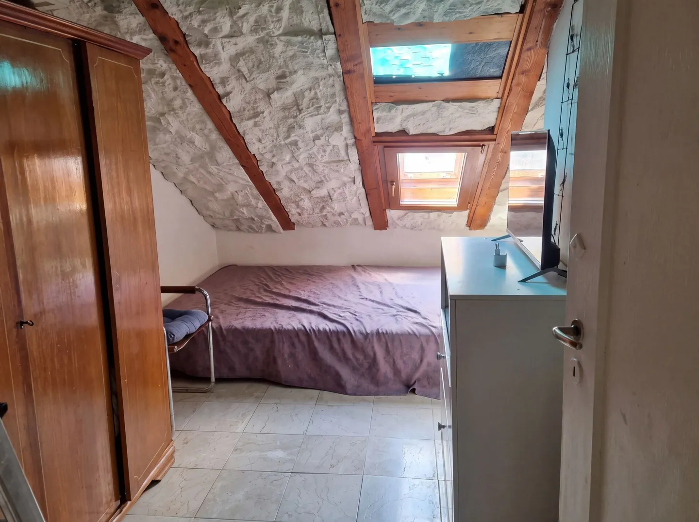 Well-kept 4-room attic apartment with fireplace - Brüggstrasse 74, Biel - Photo 3 of 6