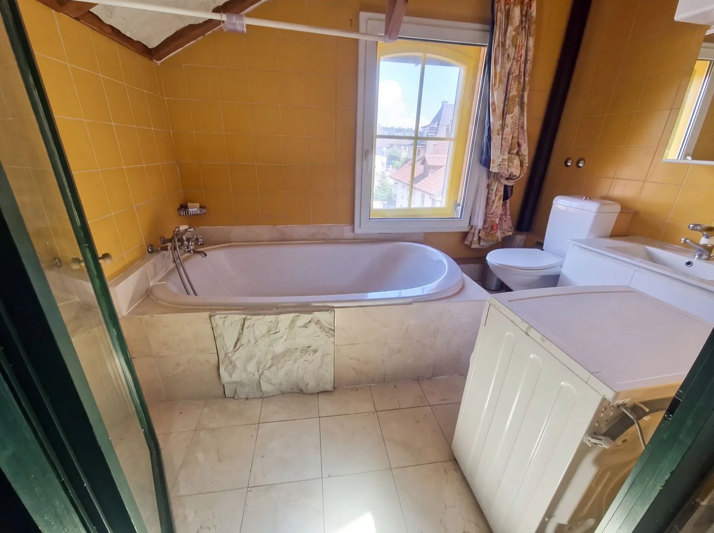 Well-kept 4-room attic apartment with fireplace - Brüggstrasse 74, Biel - Photo 4 of 6
