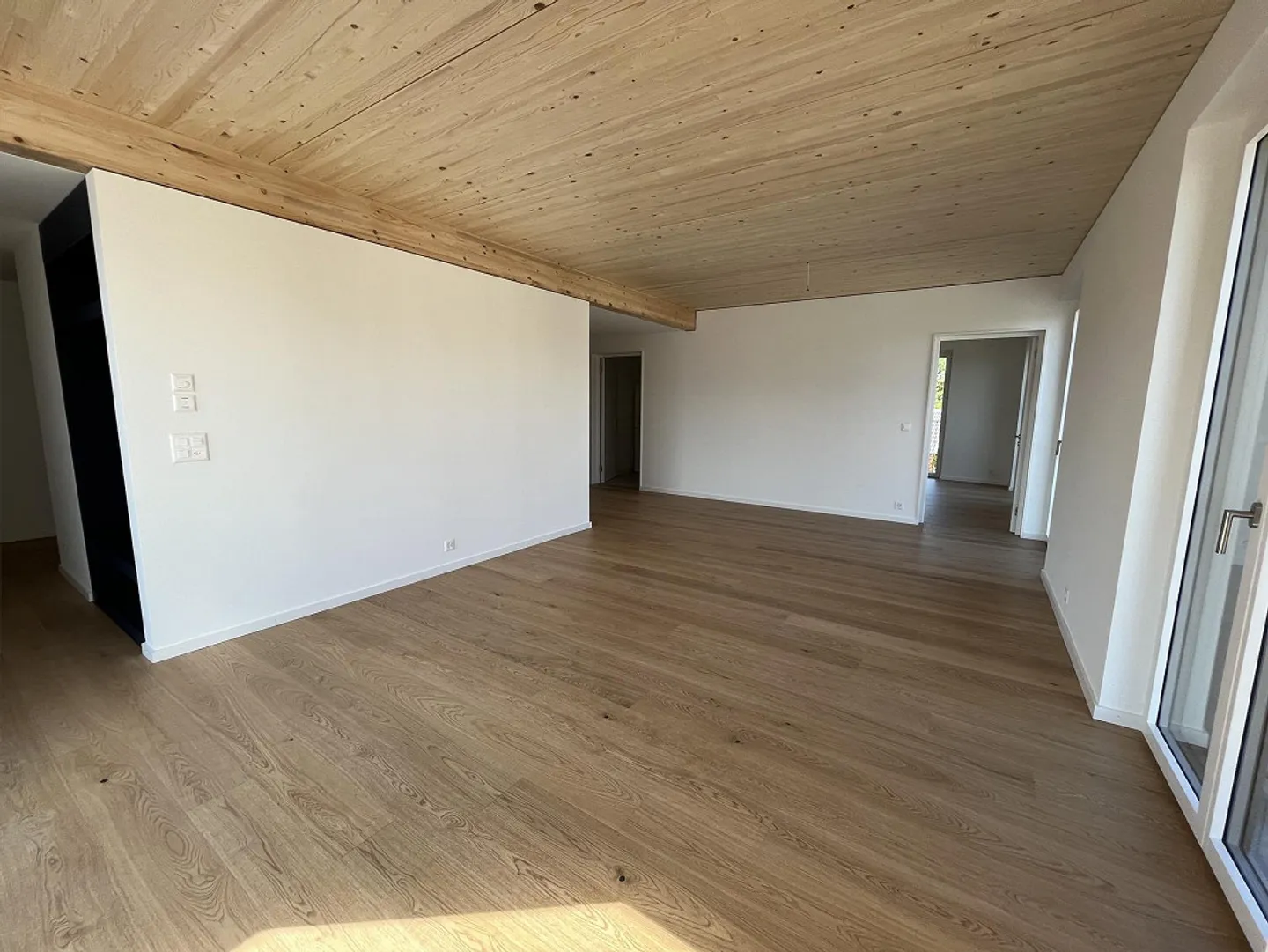Appartement en attique moderne de 3,5 pièces au cœur de Wettingen - Photo 4 sur 9