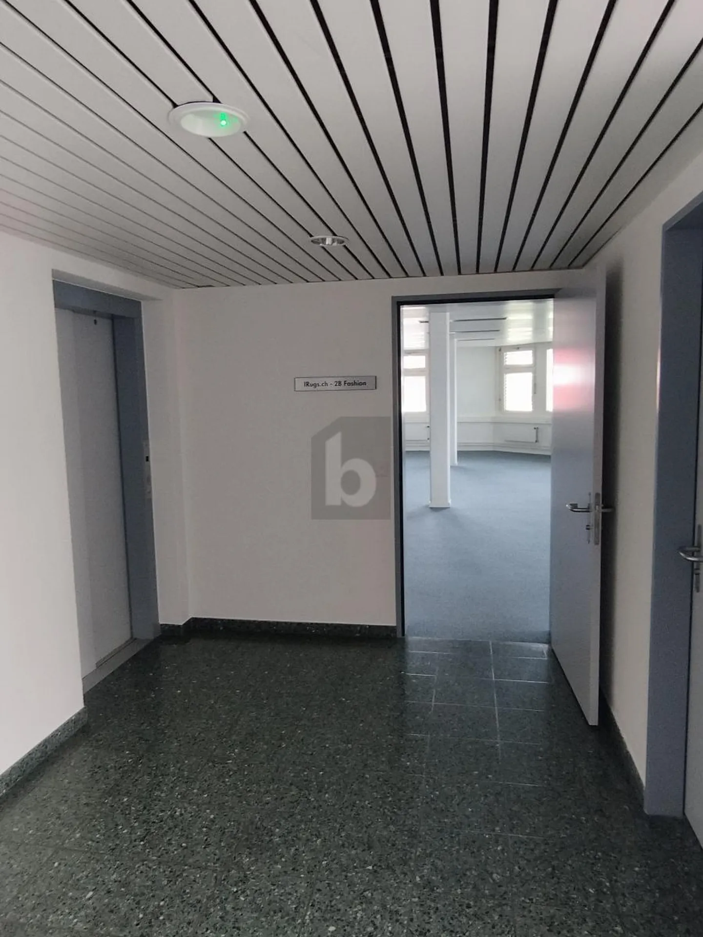 BENE POSIZIONATO E SPAZIOSO - Foto 2 di 5