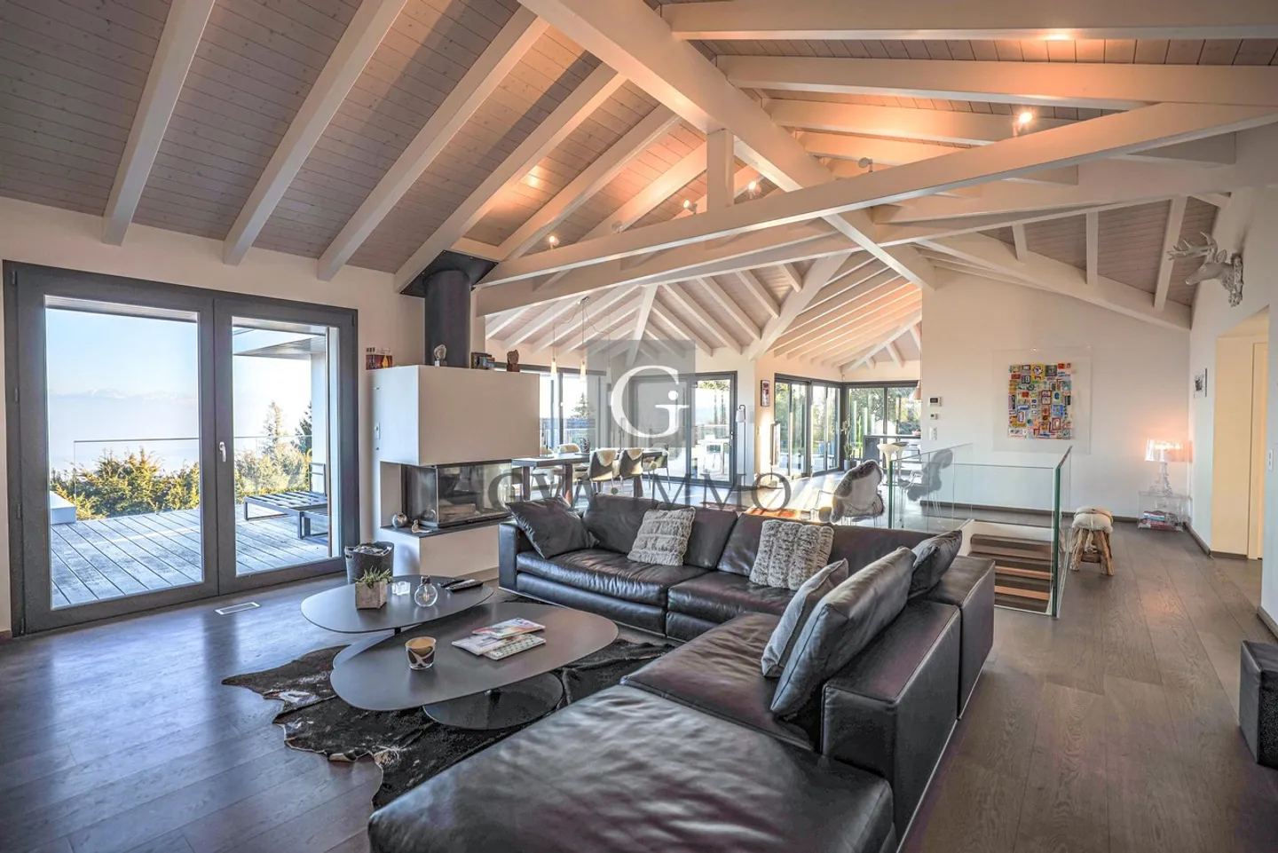 Stunning villa with panoramic view of the Lake and the Alps - Photo 1 of 6