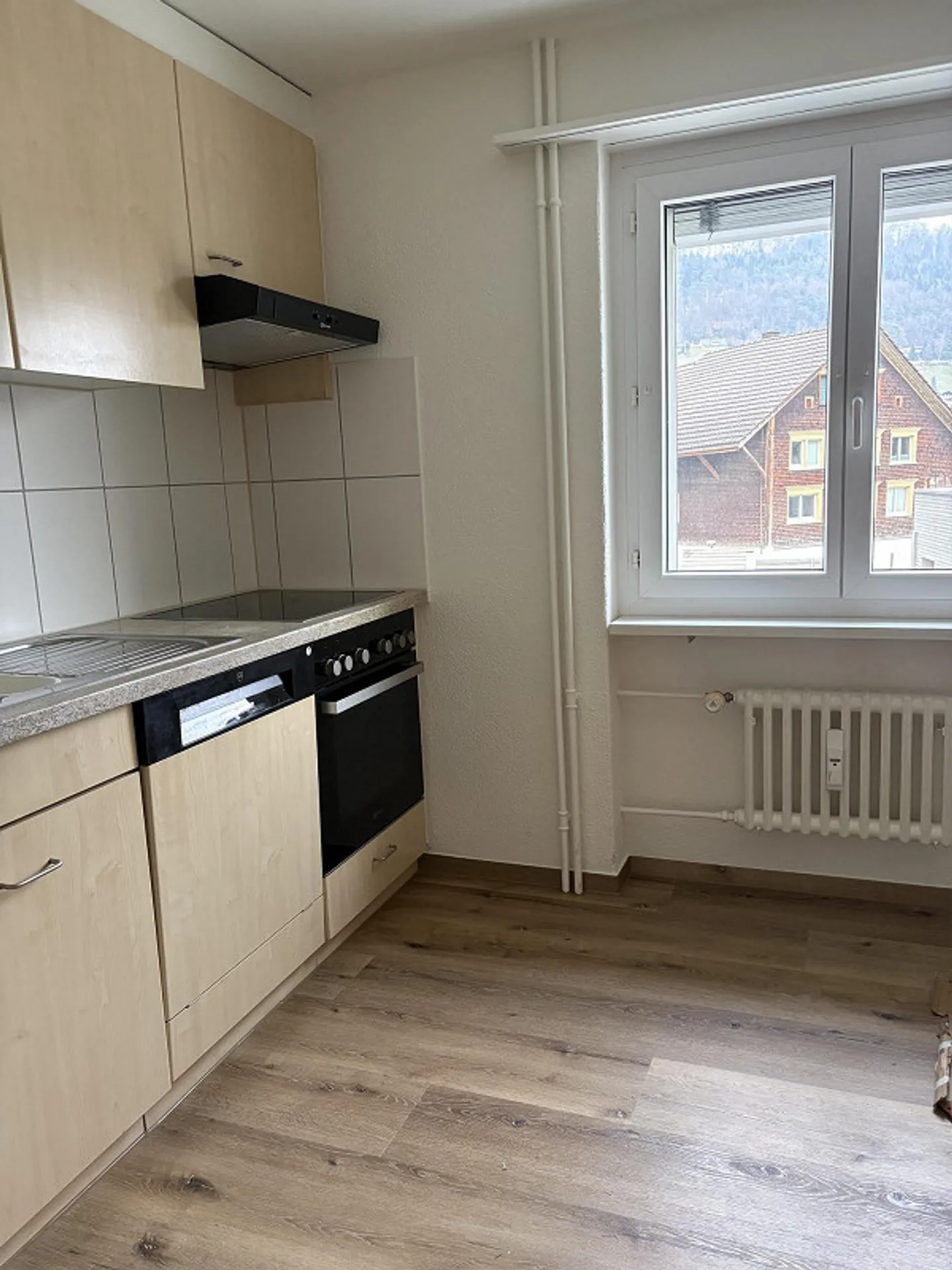 Freshly renovated 4-room apartment for rent - Photo 5 of 7