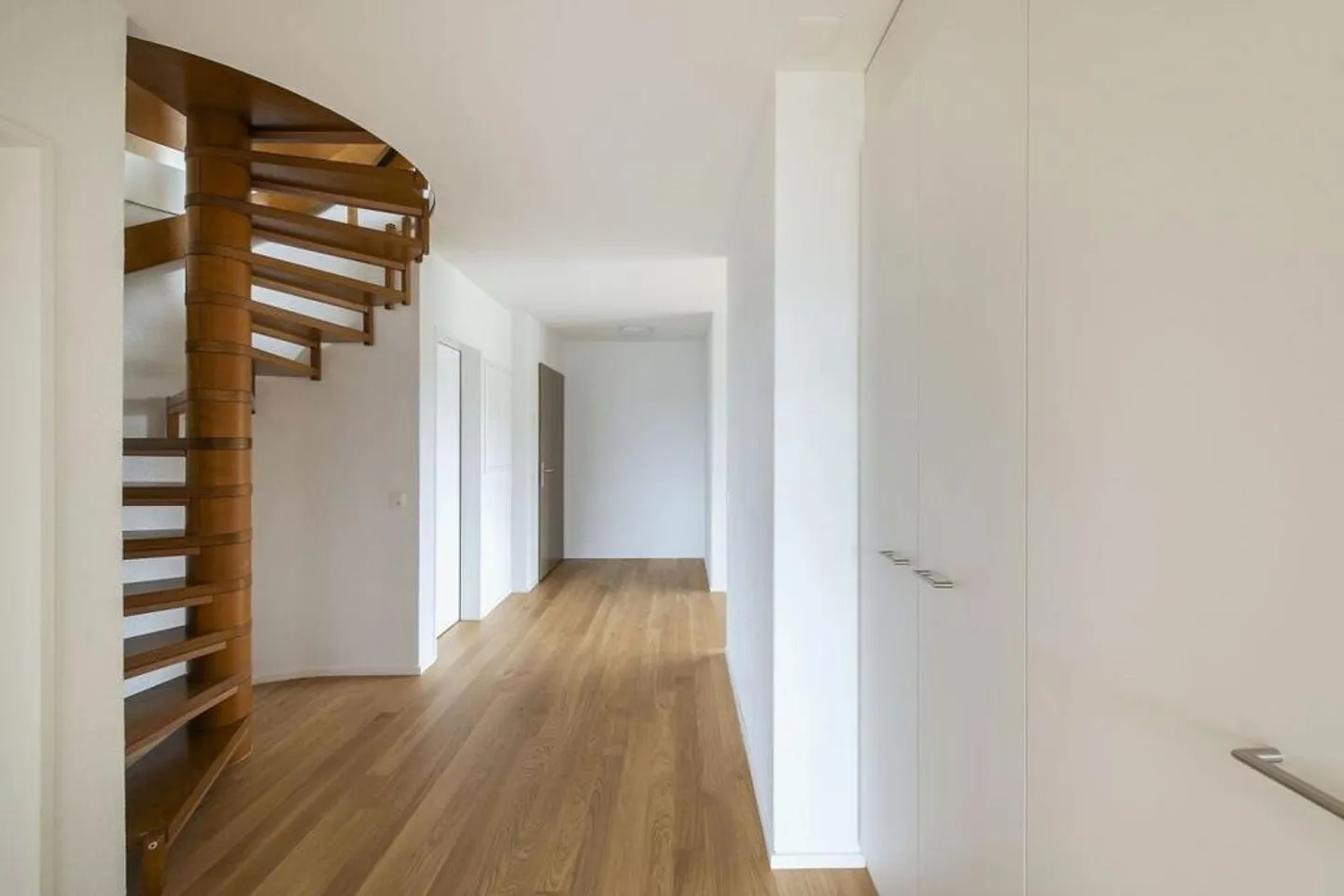 Spacious 4.5-room maisonette apartment in Bassersdorf - Photo 6 of 8