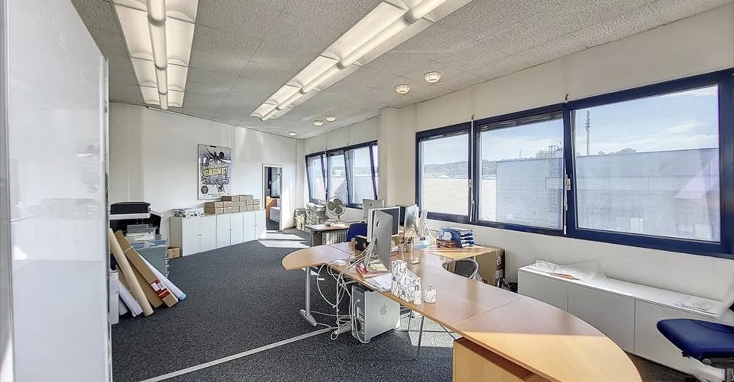 Edificio ad uso misto in affitto - Foto 2 di 7