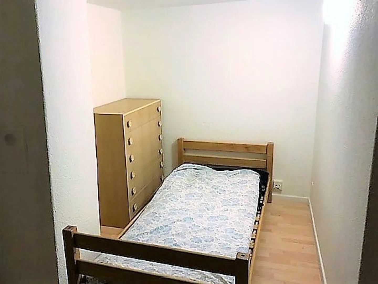 Günstiges, sehr zentral liegendes Studio mit eigenem Bad zu vermieten - Foto 2 von 4