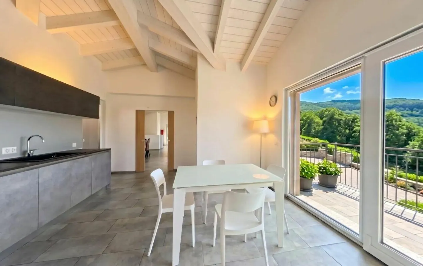 Ein exklusives Refugium zwischen Natur und Design - Prestigeträchtiges Wohnen im Herzen der Natur - Foto 3 di 13