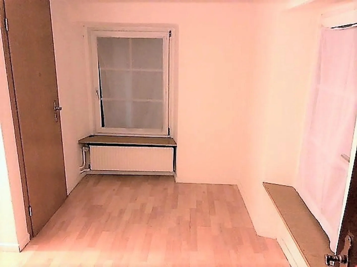 Günstiges, sehr zentral liegendes Studio mit eigenem Bad zu vermieten - Foto 4 von 4