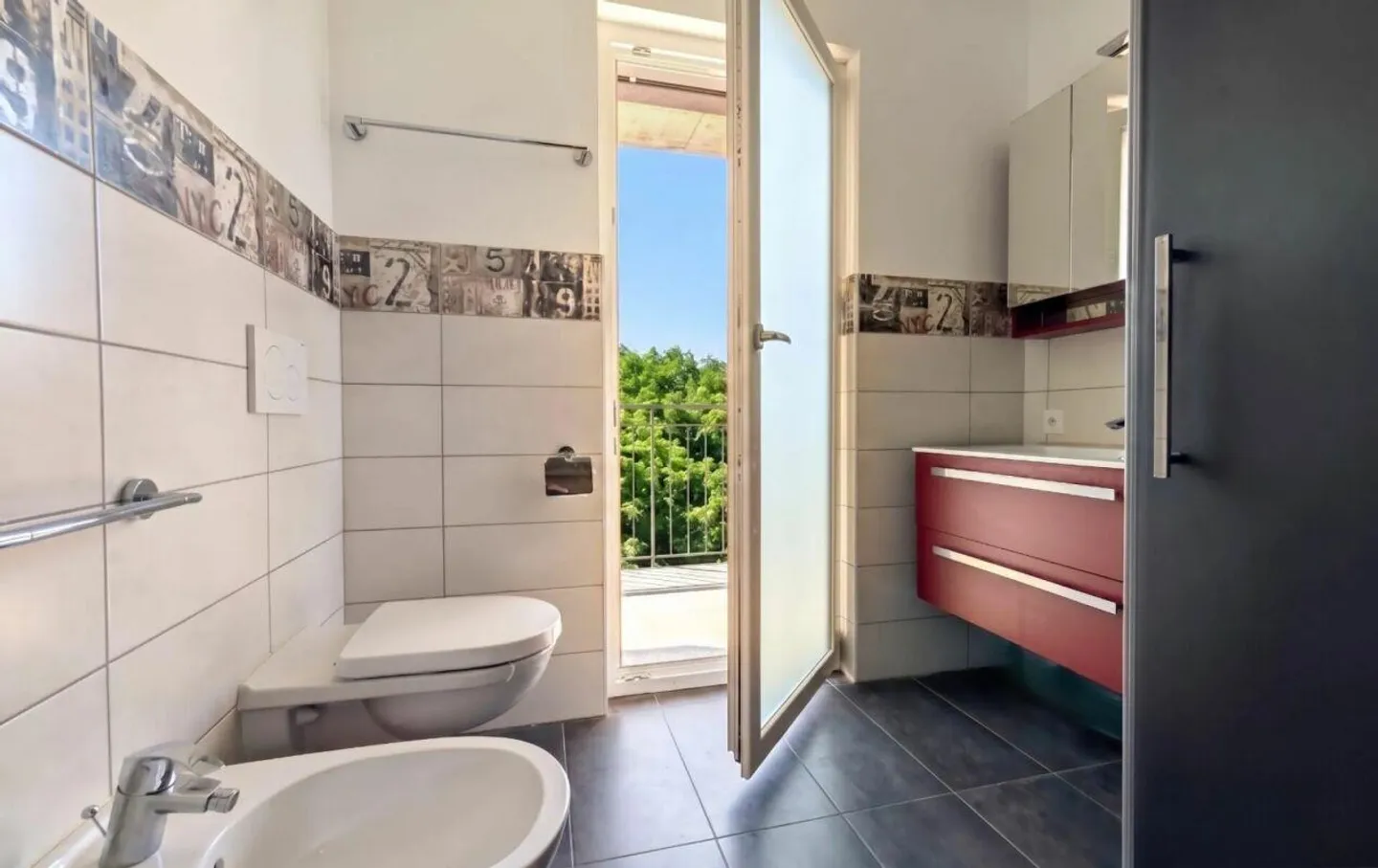 Ein exklusives Refugium zwischen Natur und Design - Prestigeträchtiges Wohnen im Herzen der Natur - Foto 9 di 13
