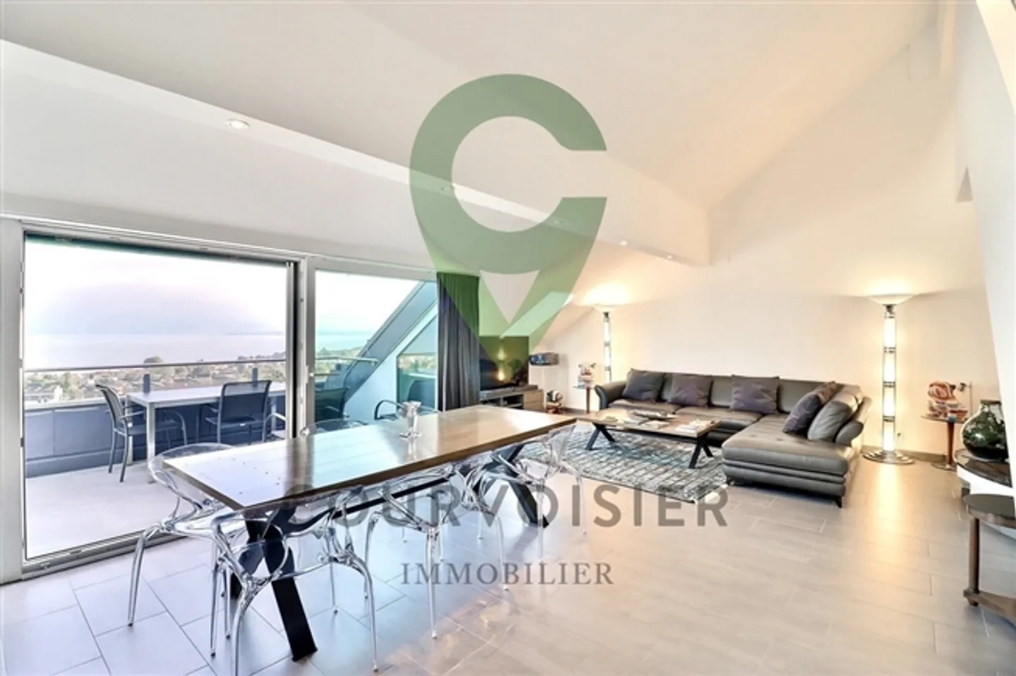 Grande appartamento moderno con carattere e magnifica vista sul lago non ostacolata - Foto 3 di 9