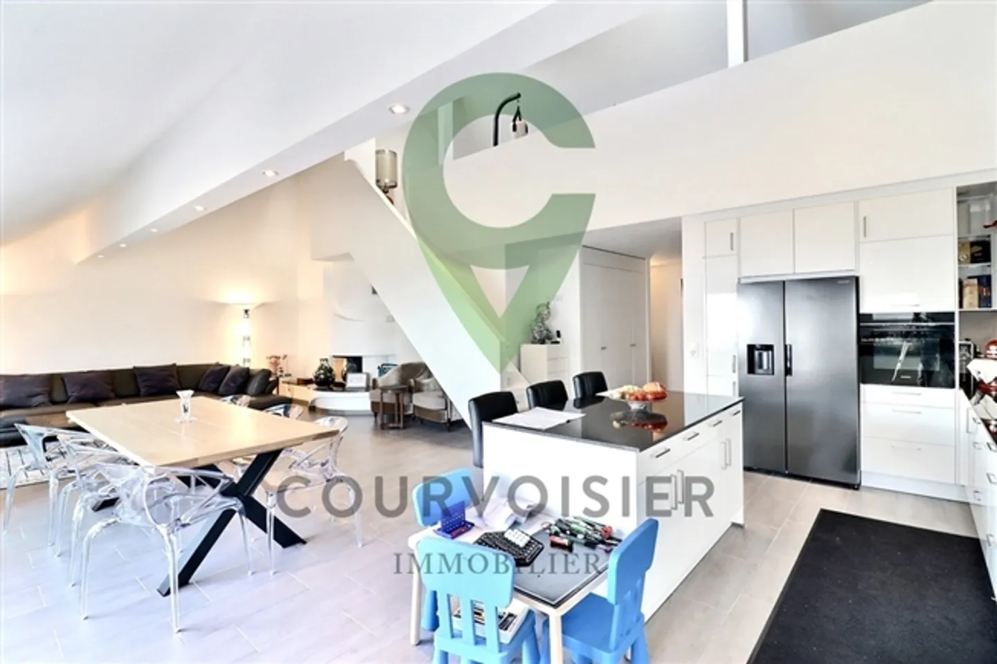 Grande appartamento moderno con carattere e magnifica vista sul lago non ostacolata - Foto 4 di 9