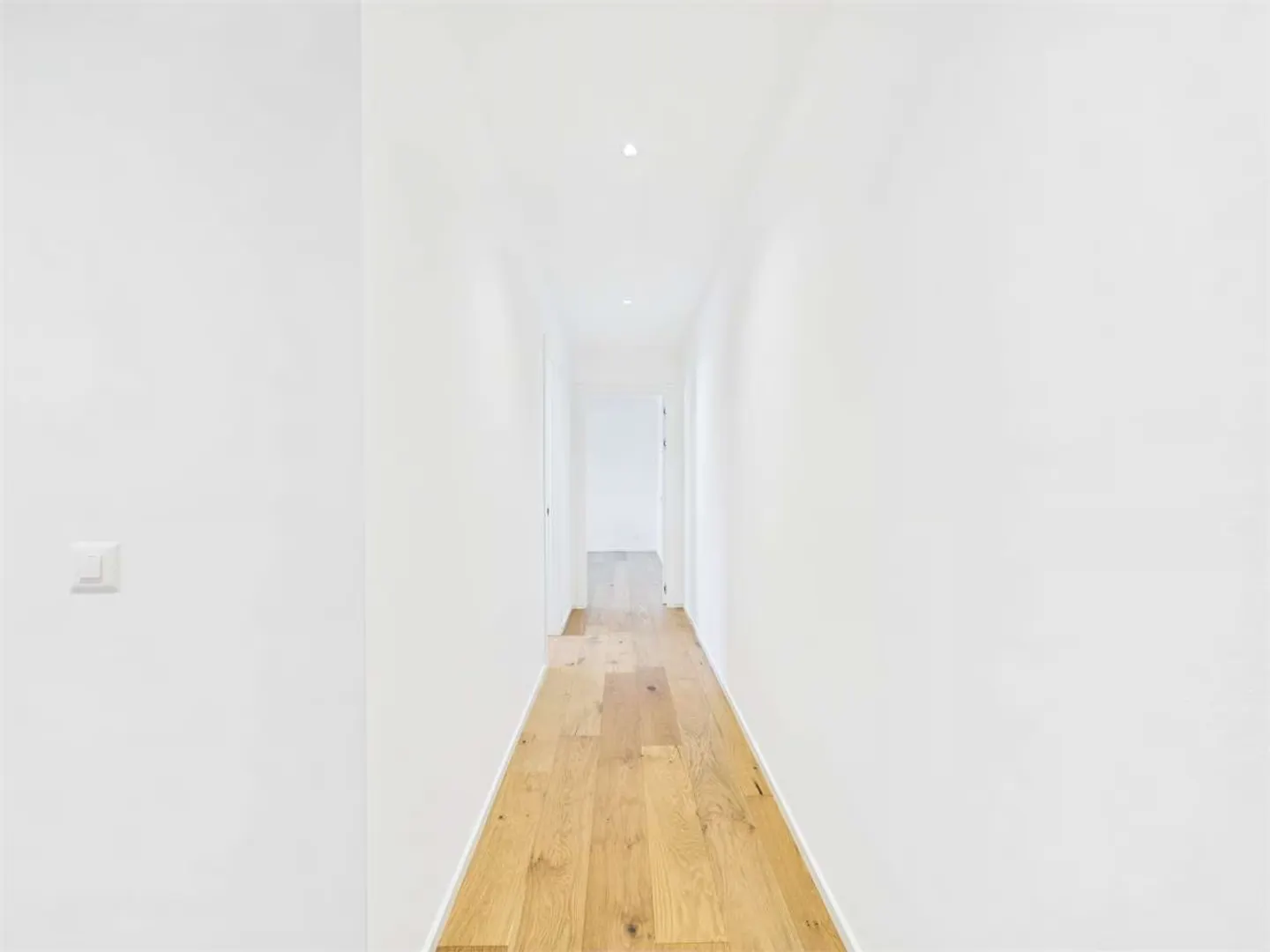 INVESTMENT: Bright 2.5-room apartment - Photo 5 of 8