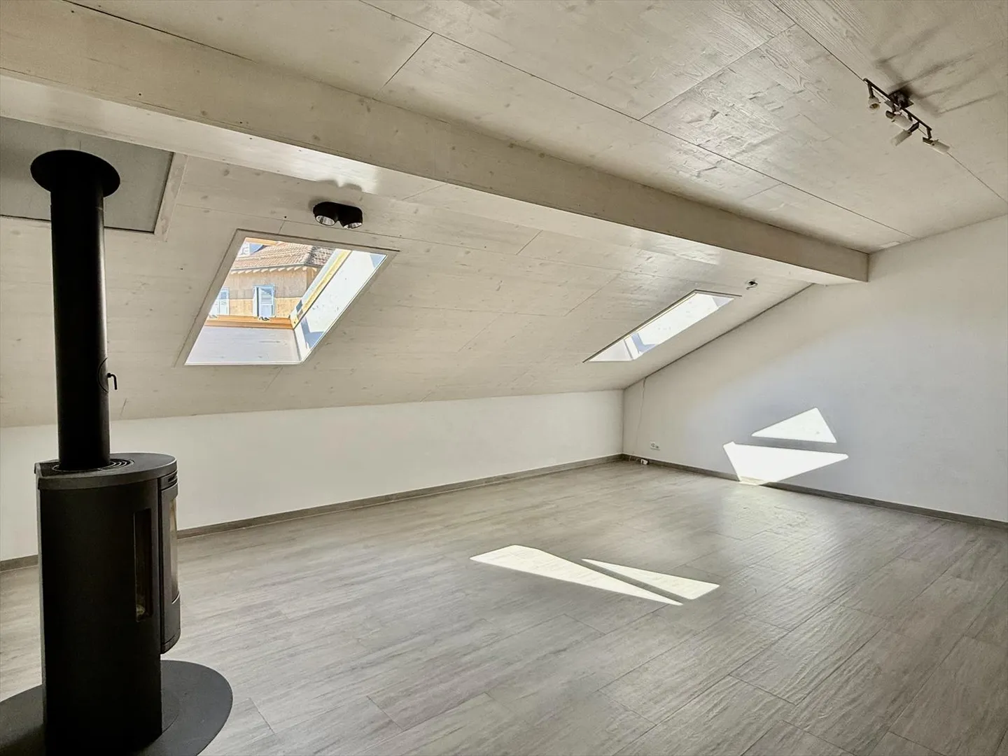 RIVAZ - Bel  appartement avec cachet - situé au coeur des vignes à deux pas de l - Photo 3 sur 9