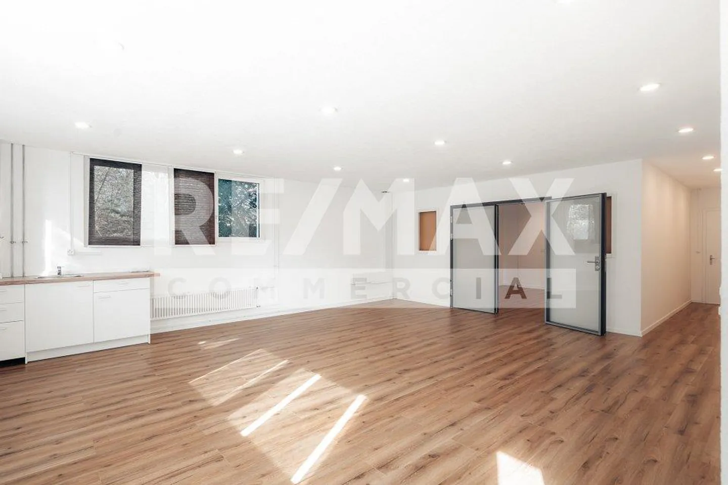 Buy instead of rent - Commercial space with 70m² usable area - renovated and immediately available - Photo 2 of 11