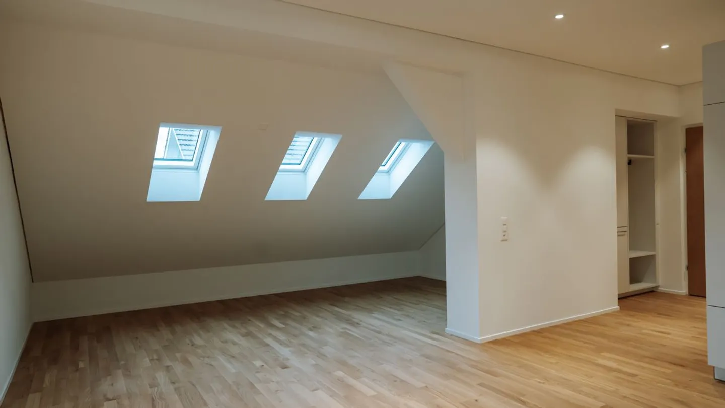 Modern furnished 1-room penthouse apartment in prime location in Dübendorf - Photo 6 of 8