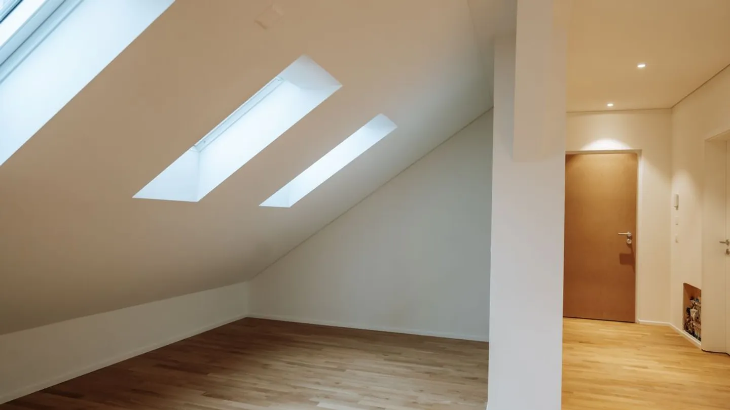 Modern furnished 1-room penthouse apartment in prime location in Dübendorf - Photo 7 of 8