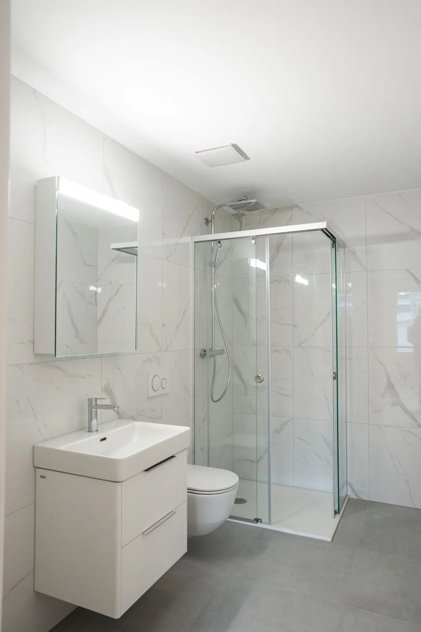 Modern furnished 1-room penthouse apartment in prime location in Dübendorf - Photo 8 of 8