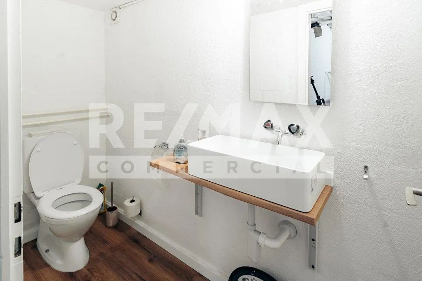 Buy instead of rent - Commercial space with 70m² usable area - renovated and immediately available - Photo 7 of 11