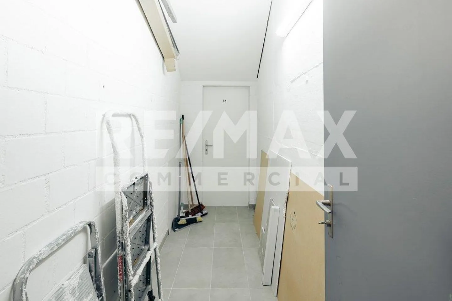 Buy instead of rent - Commercial space with 70m² usable area - renovated and immediately available - Photo 8 of 11
