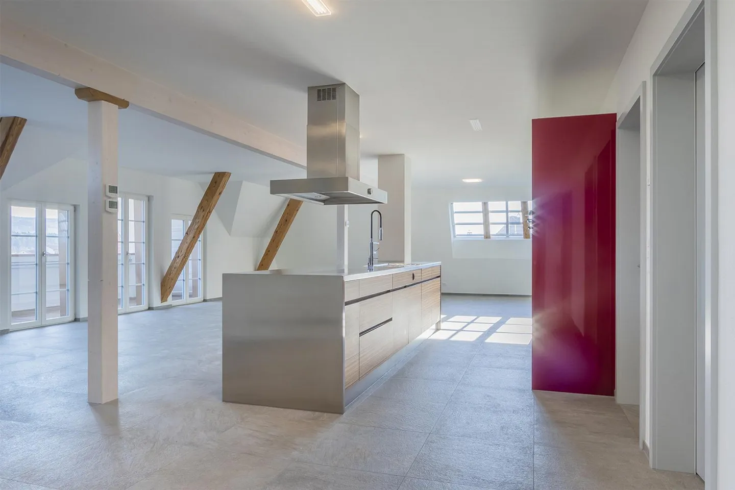 Spacious 4.5-room apartment (including carport & parking space) - Photo 3 of 14