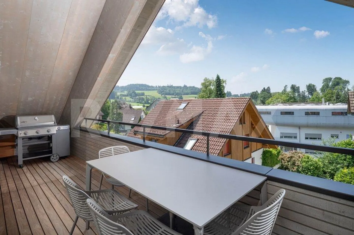 Seul en haut, comme neuf, calme avec une belle vue panoramique - Photo 3 sur 13