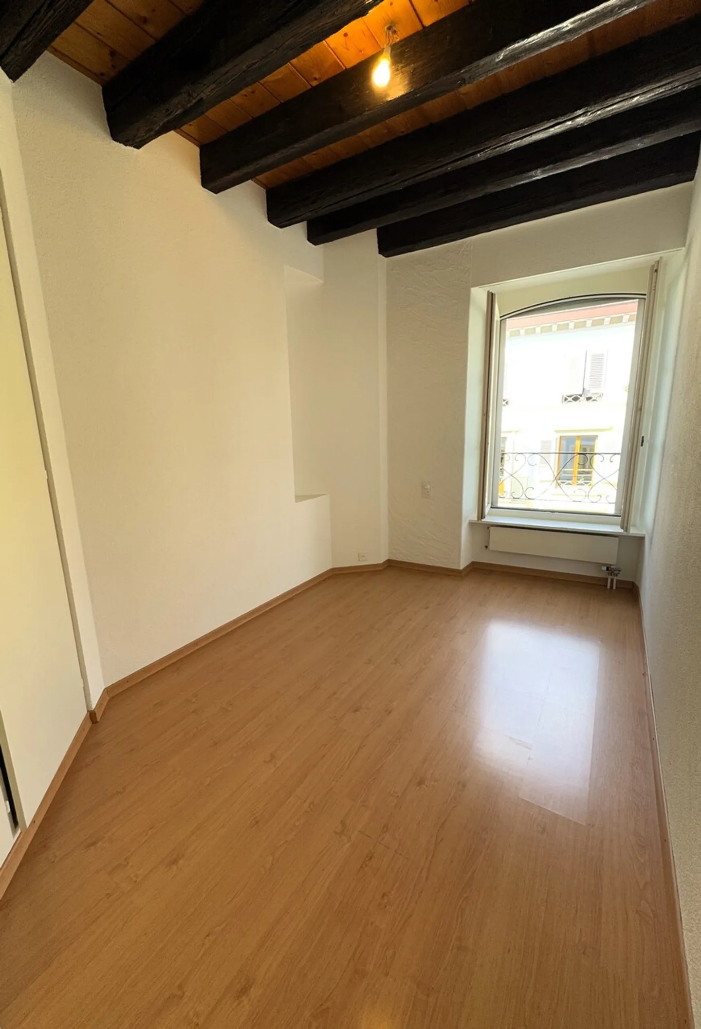 Appartamento ristrutturato di 4.0 locali di 88 m2 con vista sul lago - Foto 7 di 10