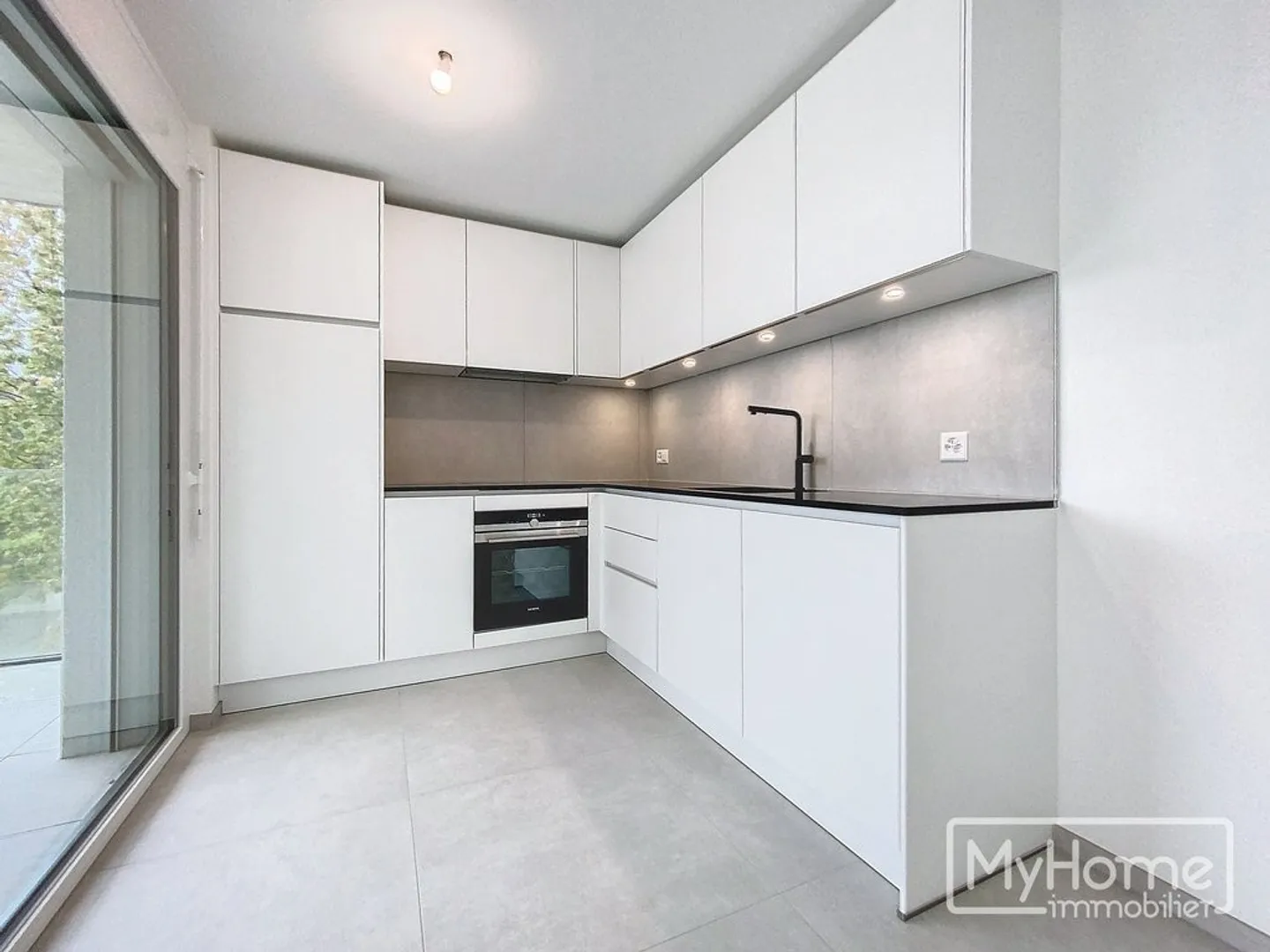 Charmante 2.5 Zimmer Wohnung - Foto 2 von 7