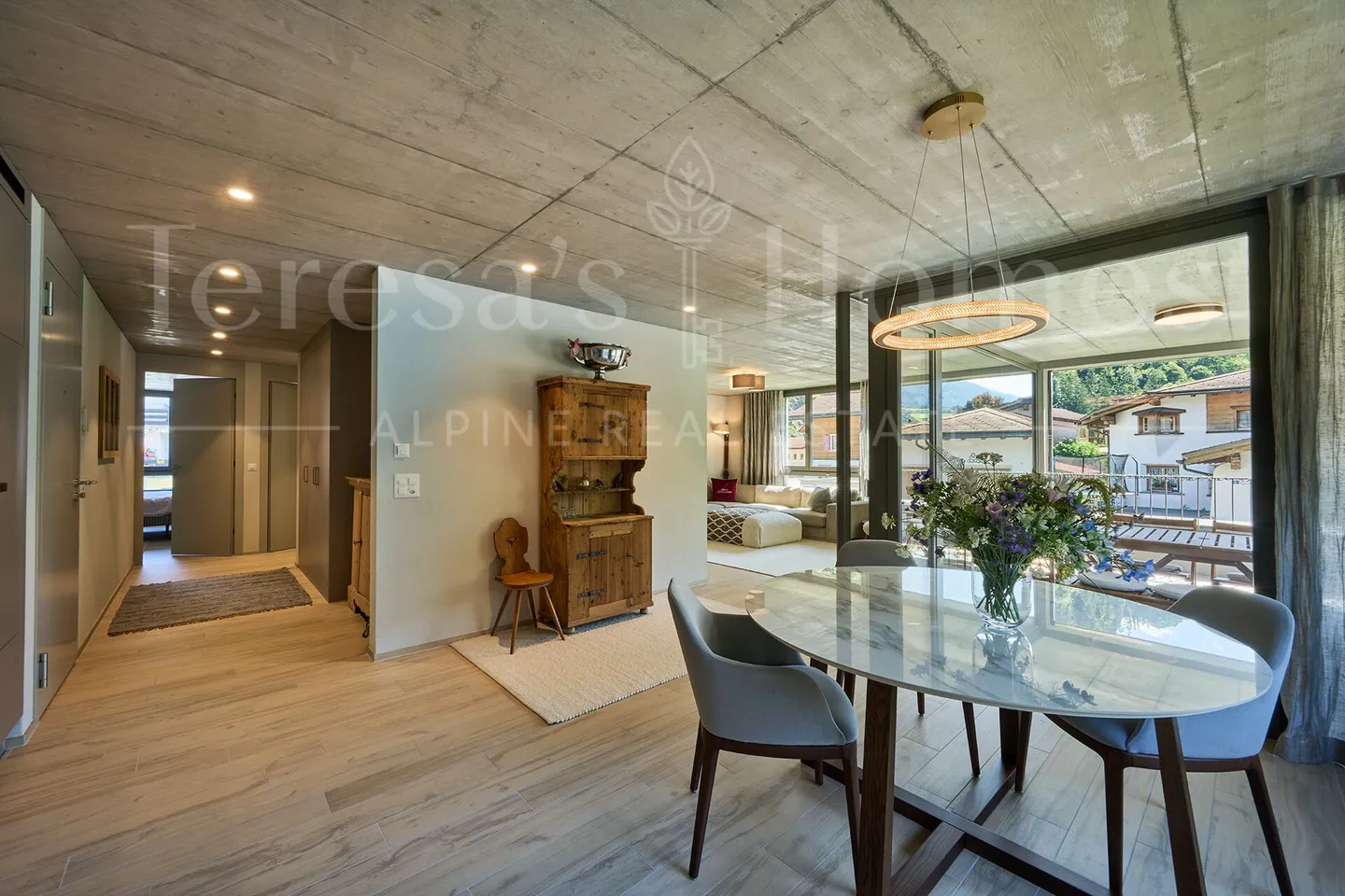 Family-friendly 4.5 room apartment in the village center of Jenaz - Photo 1 of 11