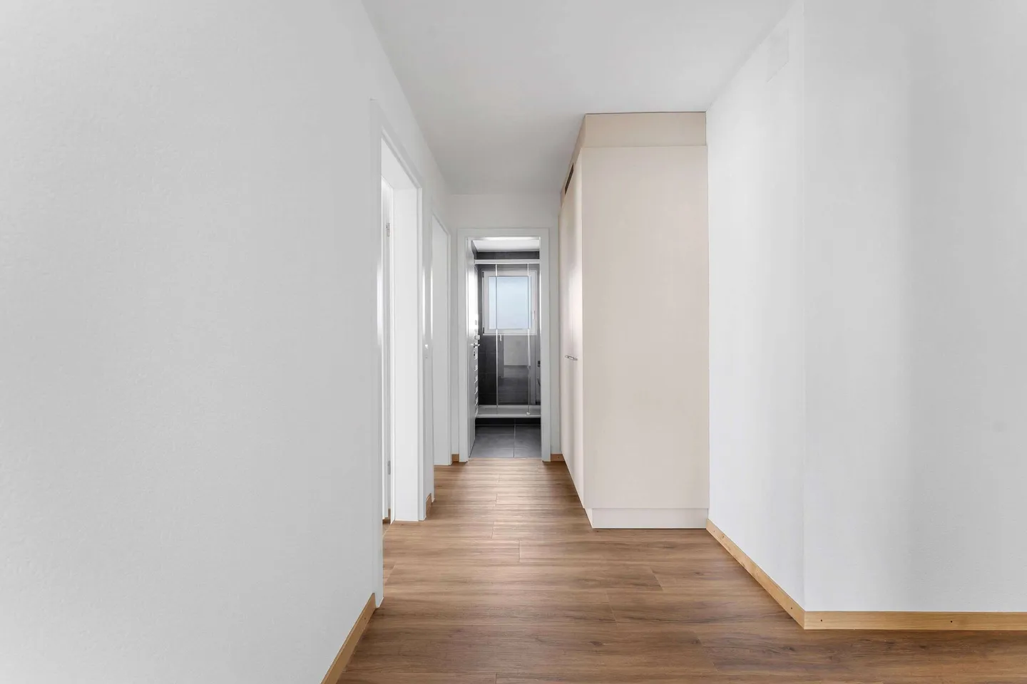 Appartement 4 pièces au rez-de-chaussée surélevé avec balcon à louer - Photo 3 sur 11