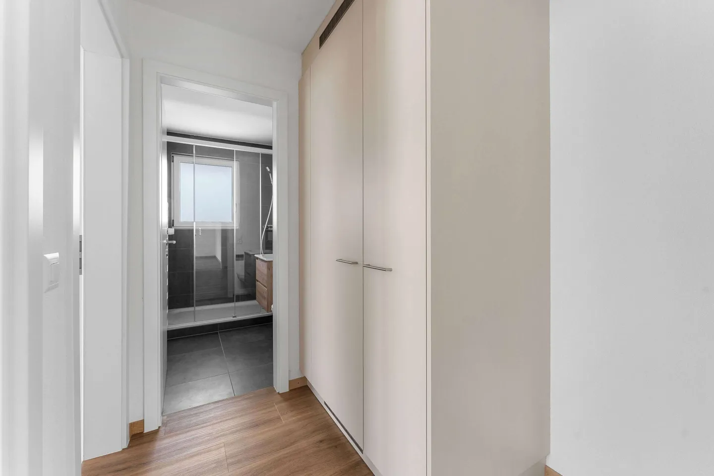 Appartement 4 pièces au rez-de-chaussée surélevé avec balcon à louer - Photo 4 sur 11