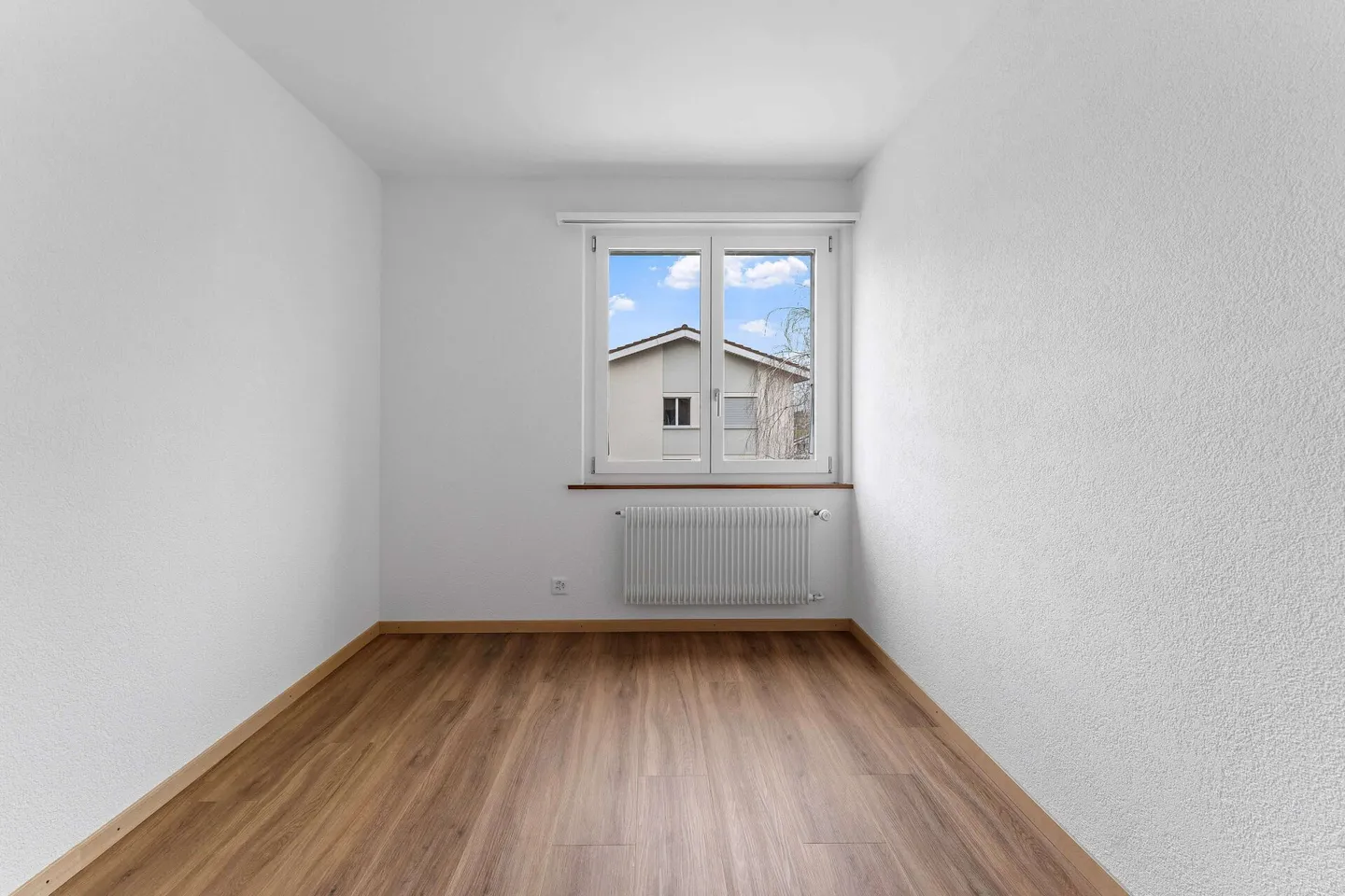 Appartement 4 pièces au rez-de-chaussée surélevé avec balcon à louer - Photo 6 sur 11