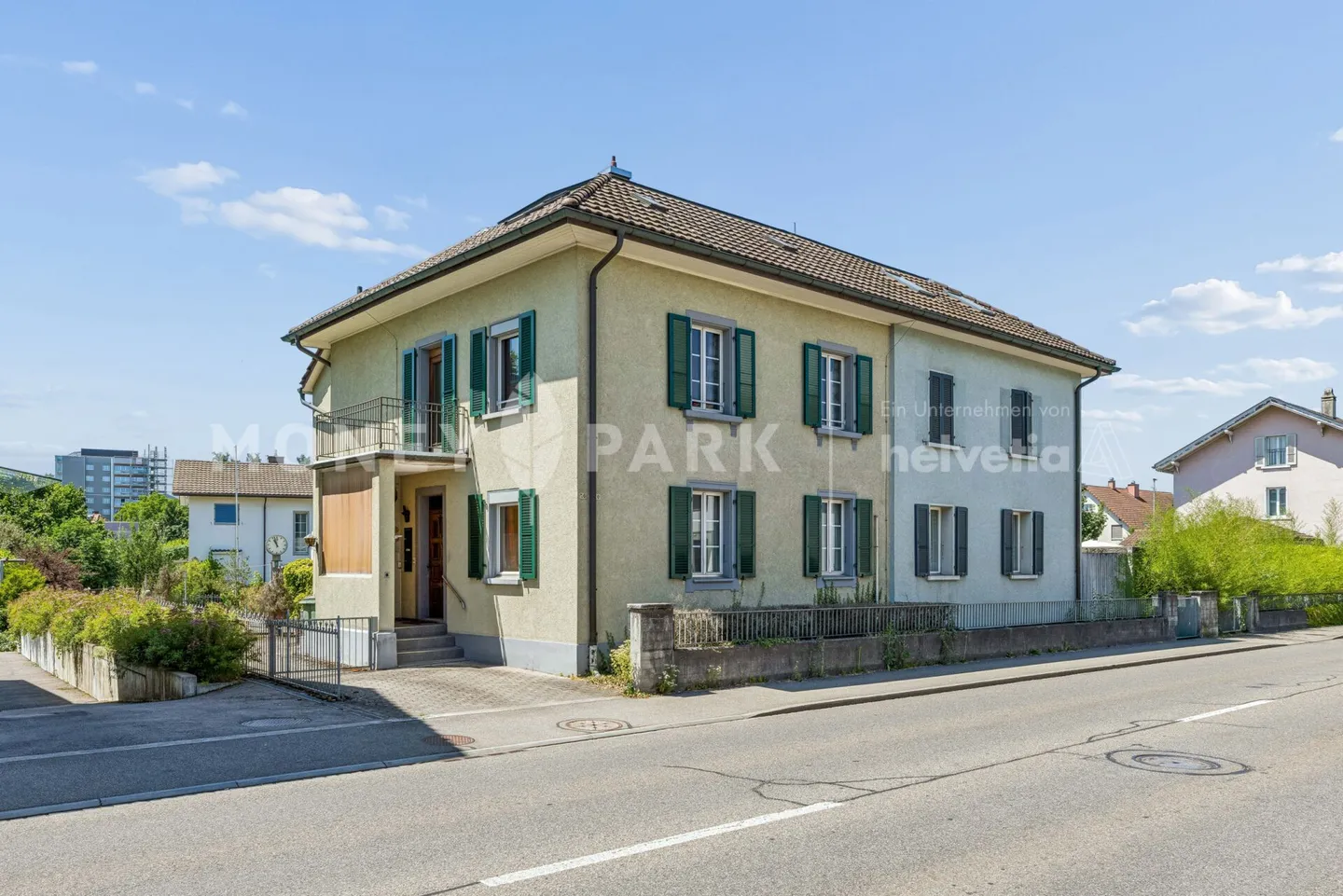 Maison jumelée de 6 pièces avec beaucoup de potentiel - Photo 1 sur 14