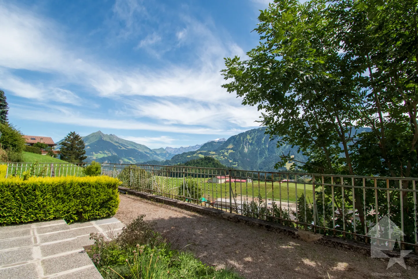 5.5-room duplex with garden in the center of Leysin - Photo 1 of 11