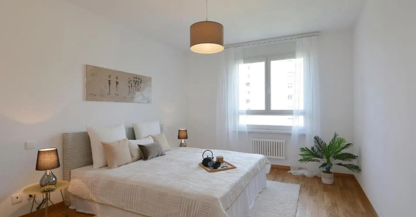 Bright spaces and double services in a strategic location - Photo 8 of 9