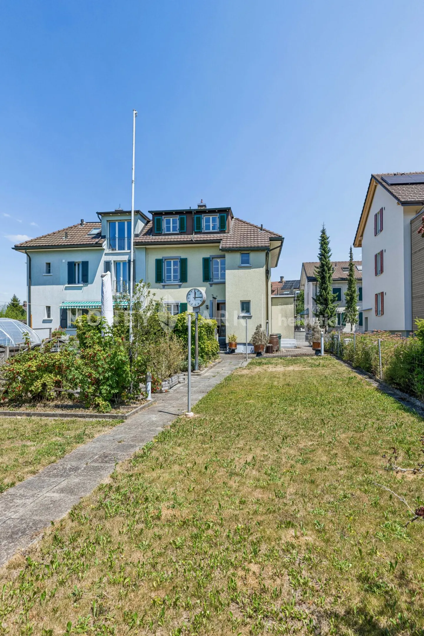 Maison jumelée de 6 pièces avec beaucoup de potentiel - Photo 12 sur 14
