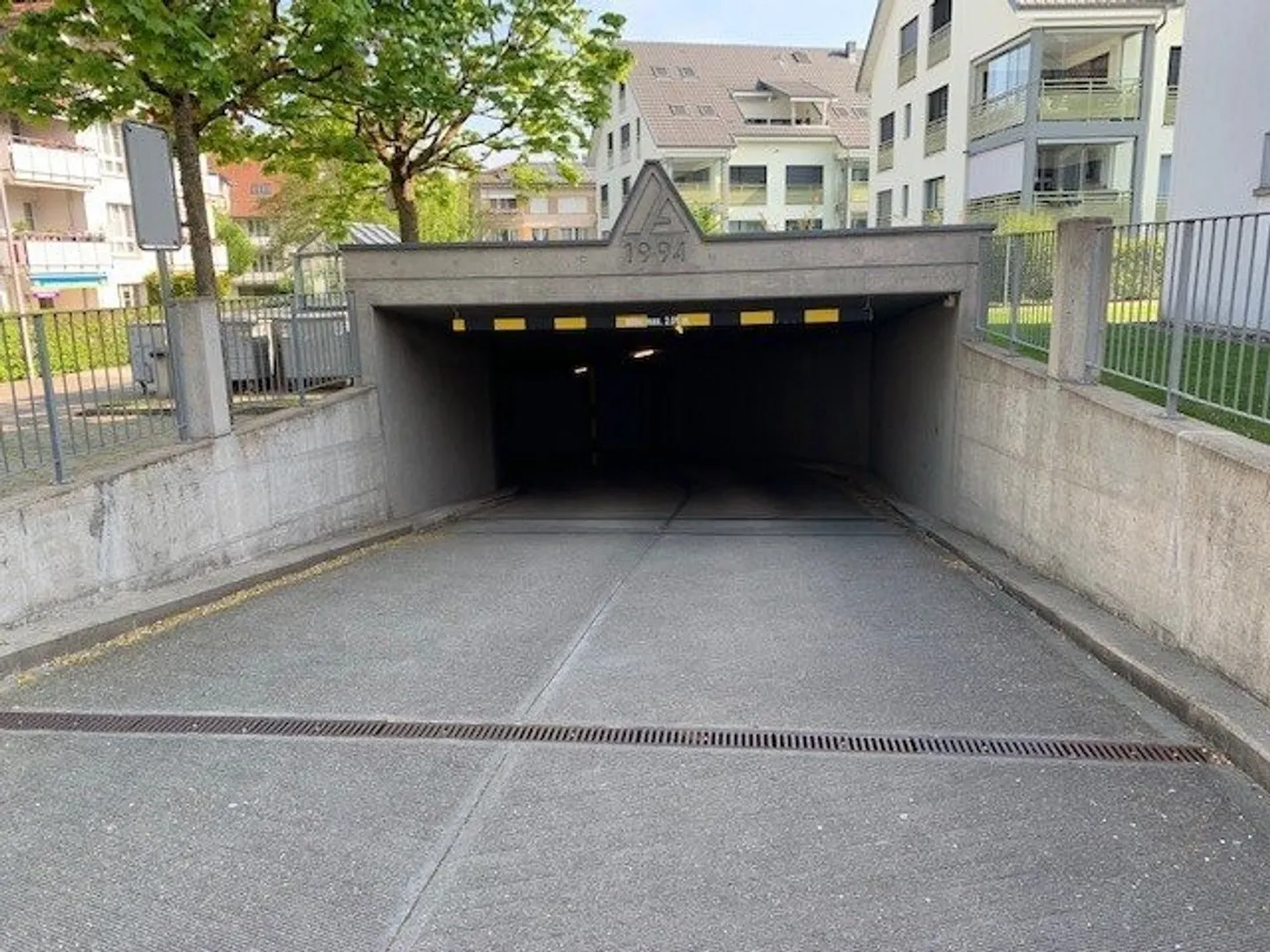 Espace de stationnement pour moto à louer à Watt-Regensdorf ! - Photo 2 sur 2