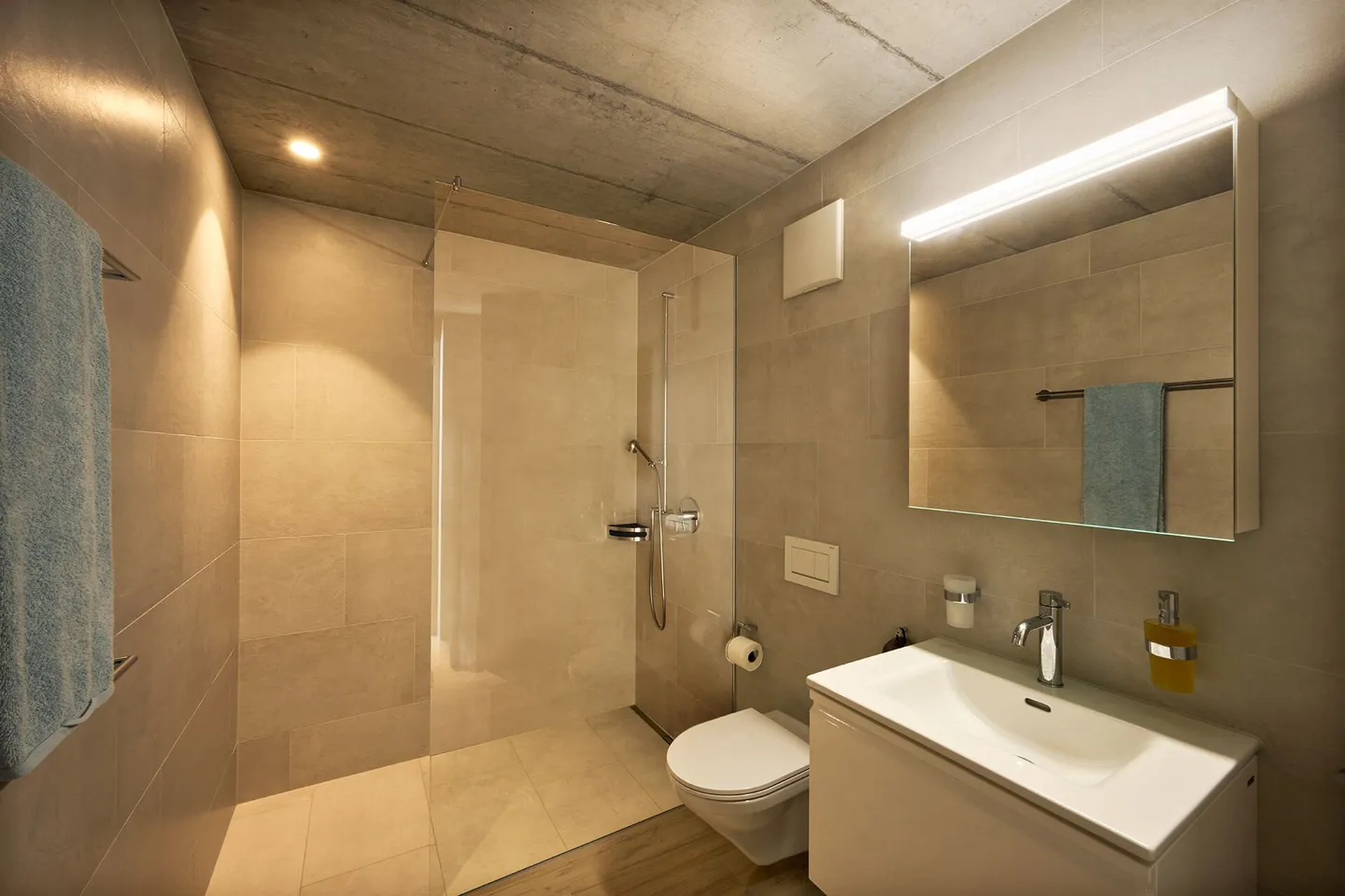 Family-friendly 4.5 room apartment in the village center of Jenaz - Photo 6 of 11