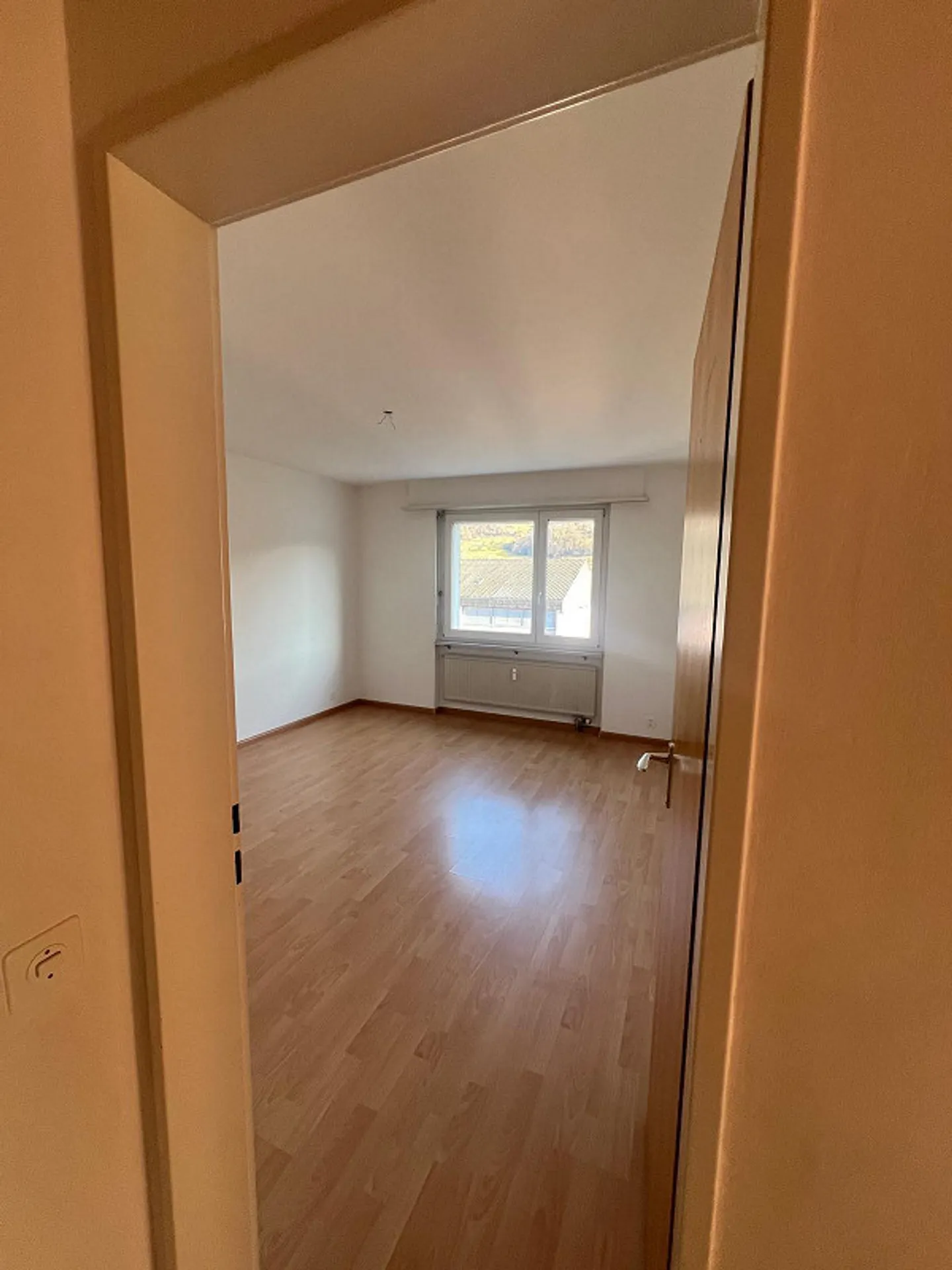 Appartamento luminoso di 4,5 stanze con vista sul verde - disponibile immediatamente o su appuntamento - Foto 6 di 12